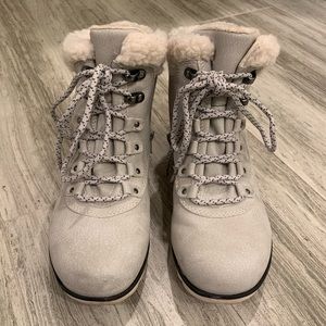 JBU Women’s Blue Creek Water-Resistant Lace-up Booties